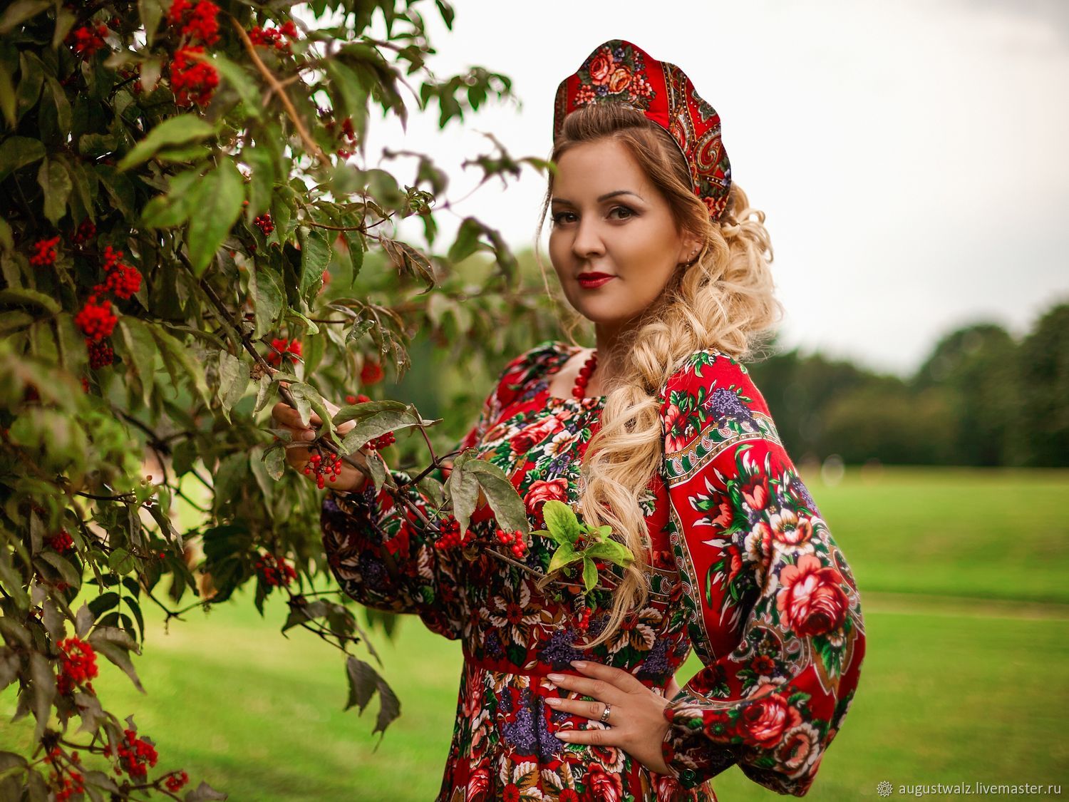 Women in Slavic costumes in Varangal