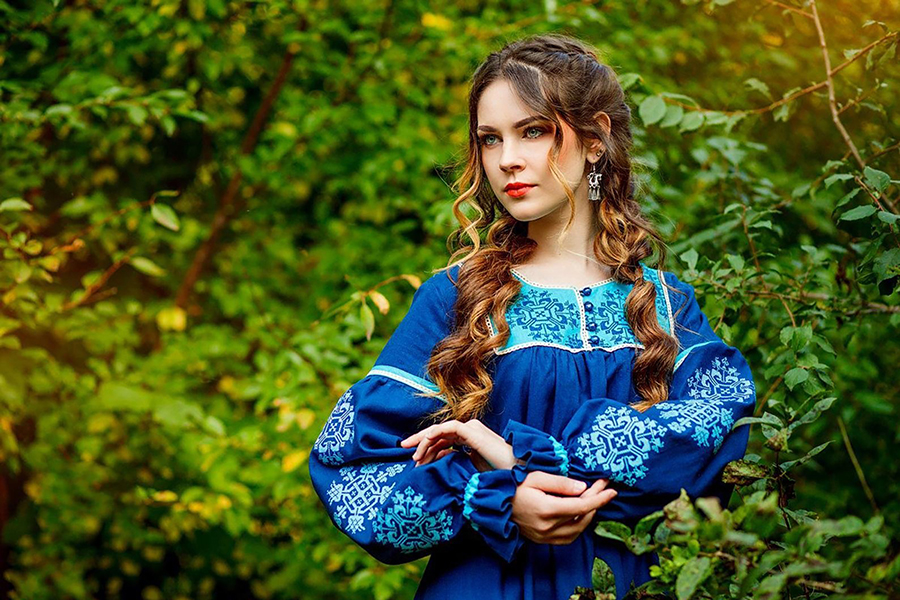 Sexy photo Women in Slavic costumes in Varangal