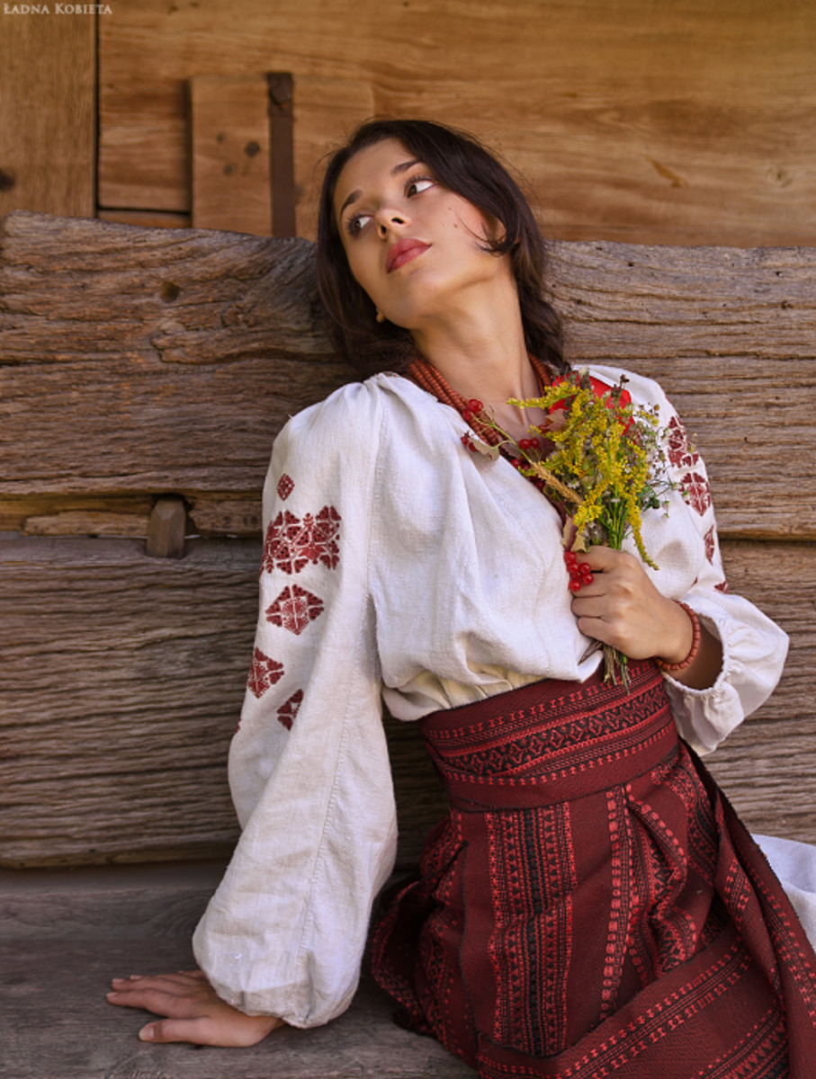 Girls in Slavic costumes in Varangal