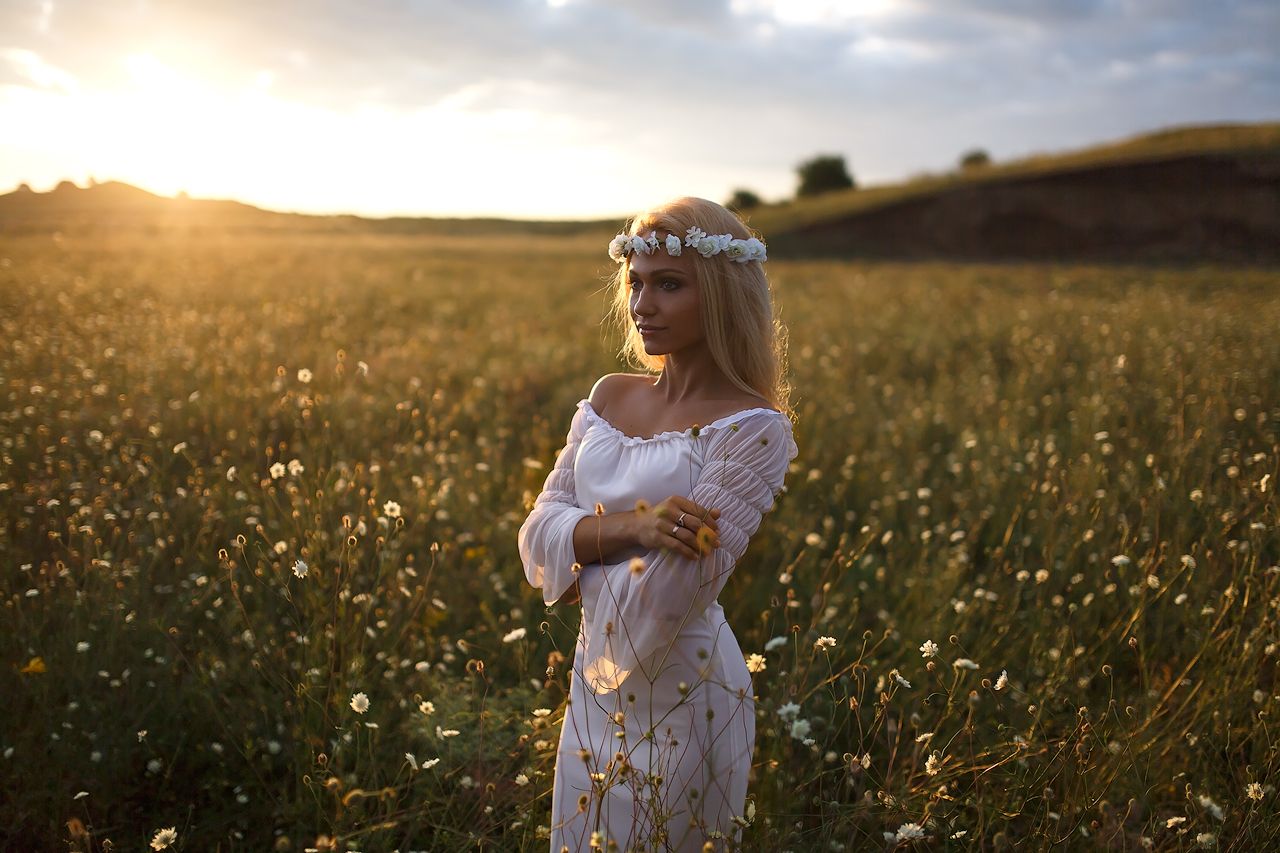 Girls in Slavic costumes in Varangal